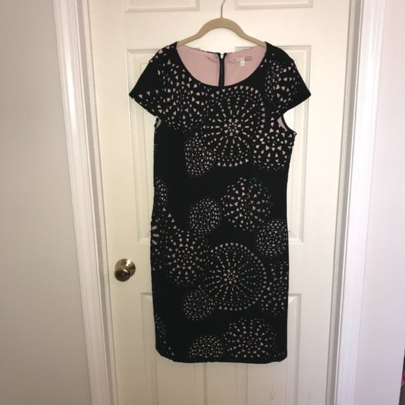 EUC! Women's Laser-Cut Scuba Cap Sleeve Dress - Picture 4 of 11